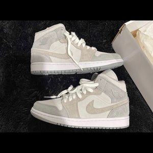 Jordan women particle grey